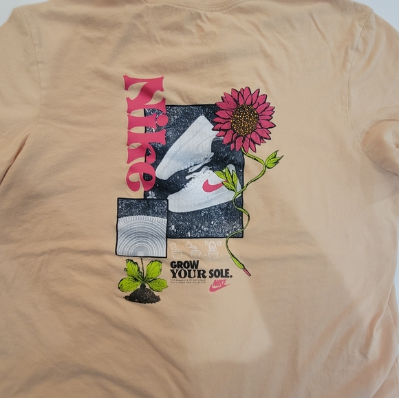 Nike tshirt - Picture 2 of 3